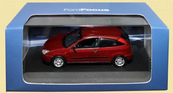 MINICHAMPS FRORD FOCUS MK1 3DR 02 RED