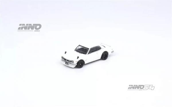 INNO 1/64 SKYLINE 2000 GT-R WHT (KPGC10)