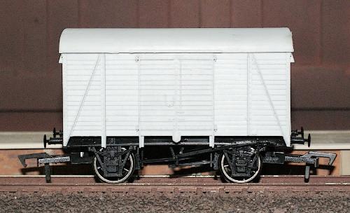 DAPOL BOX VAN UNPAINTED OO